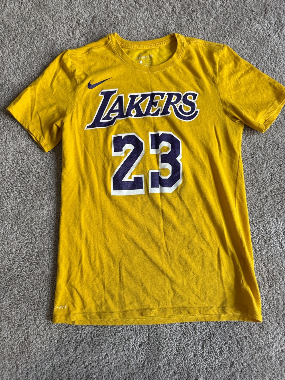 Nike NBA Lakers LEBRON JAMES 23  Tshirt